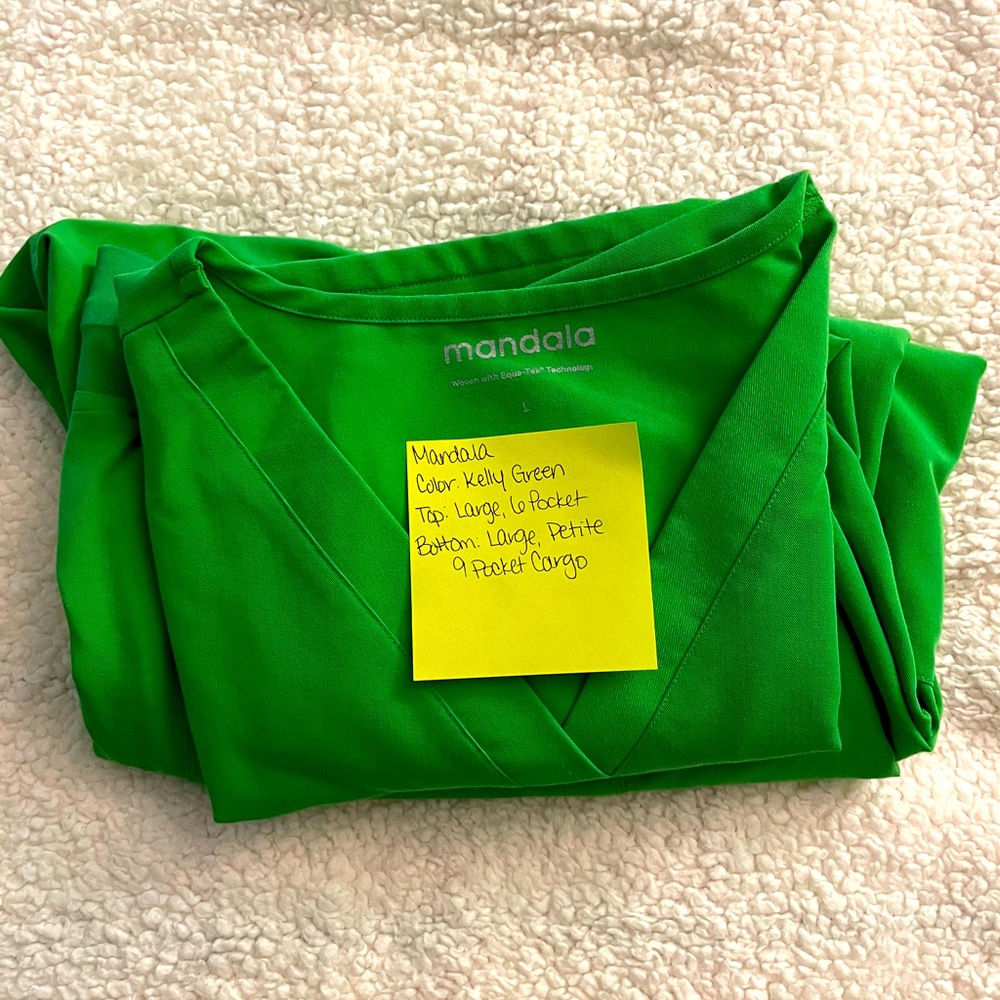 Mandala Women's Kelly Green Scrub Set